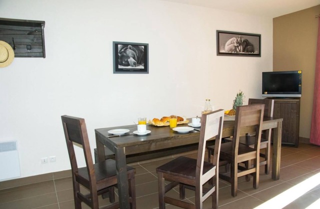 30m del centro estación, fitness, piscina, sauna, hammam, terraza, balcón, tv, local para esquís