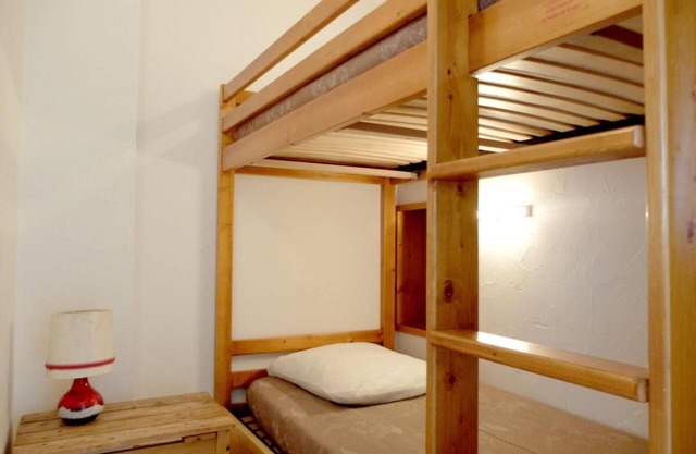 20m from resort center, 2nd floor, balcony, tv, ski locker, 31m², Tignes