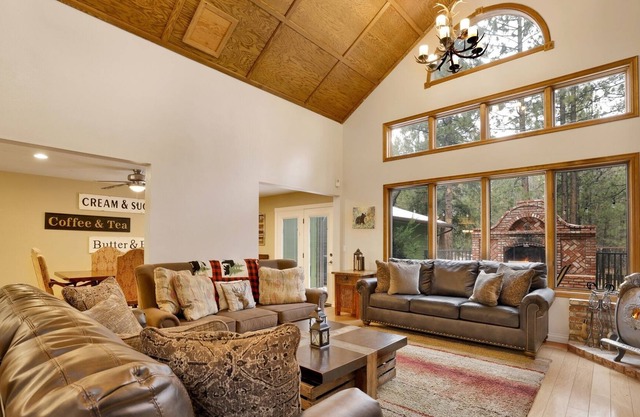 2201-apres Ski Haus 4 Bedroom Home by RedAwning