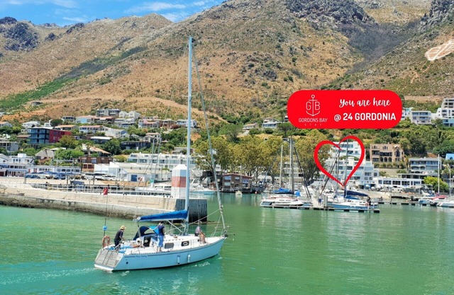 Sleeps 7 - Load-shedding friendly with Solar Power and battery backup