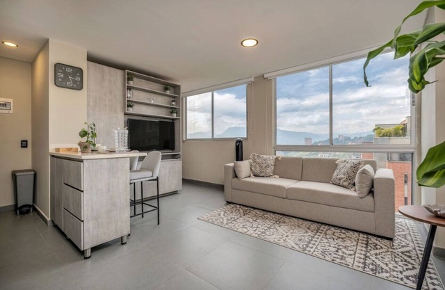 24th floor modern apartment close to parque lleras