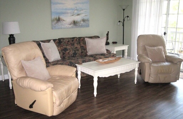 Gorgeous Barefoot Resort 2BR / 2BA condominio de segundo nivel, tarifas bajas, vista al campo de golf