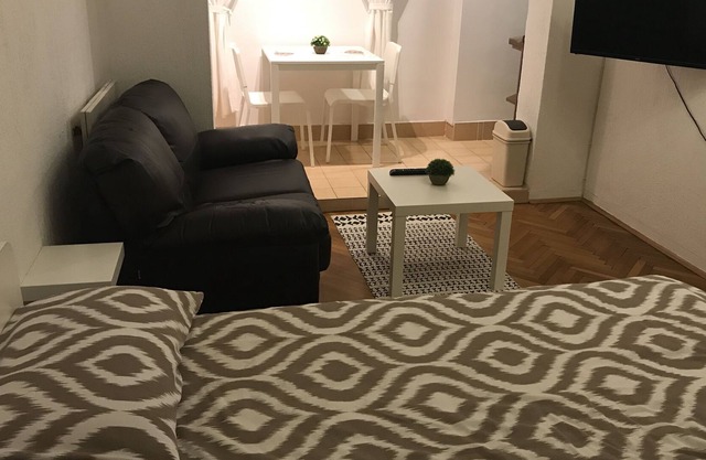 Apartamento estudio acogedor y tranquilo de 25m2 en el 4 ° piso en el centro de la ciudad