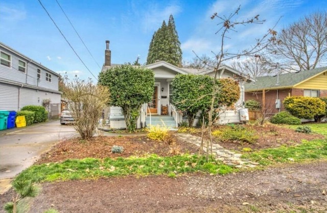 2Bd Bungalow with backyard sauna, by Alberta Arts