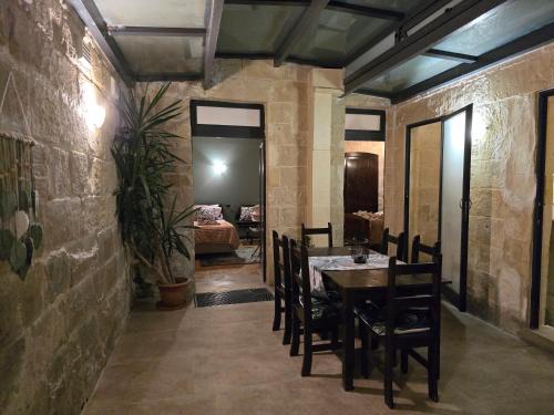 2BD Floriana Karl EL