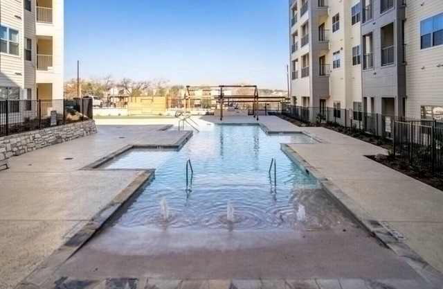 2bd w/Pool/Gated/Free Parking/Pets Allow-UT Health
