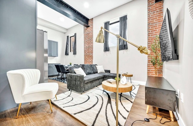 2Bed 1Bath 10 Min to DT Ping Pong