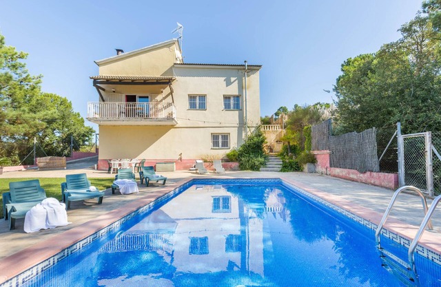 2BELL01 - Acogedora casa de 4 habitaciones con piscina situada en una zona muy tranquila