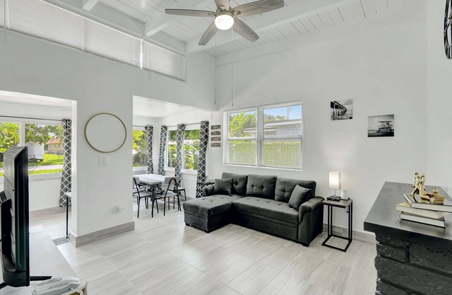 2BR 1BA Home near Las Olas & Downtown Fort Lauderdale!