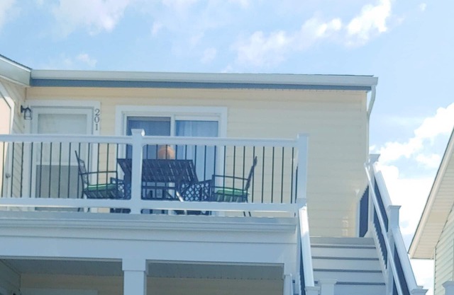 Condominio 2BR / 2BA, a pie de restaurantes y malecón