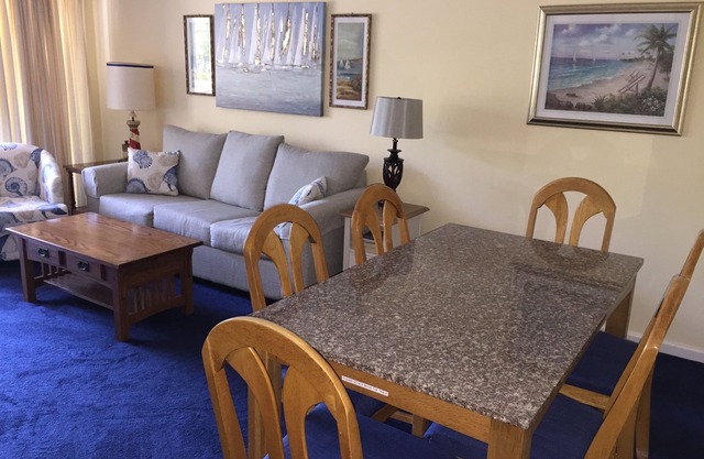 Condominio de 2 habitaciones / 2 baños, Resort, Walk to Beach, Compras, Entretenimiento, WiFi gratis
