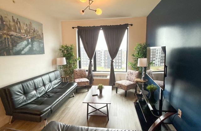 2BR apt near EWR 1917