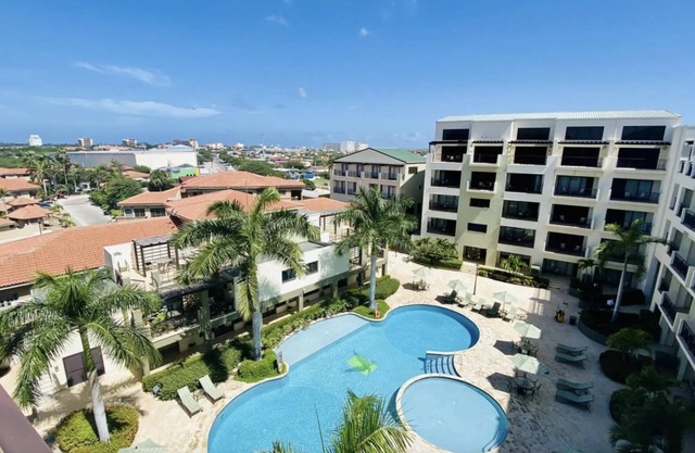 2BR Condo 5* Location w/ AmazingViews ~ Pool ~ GYM