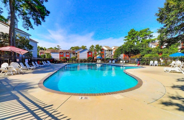 2BR Condo w/ Pool, Tennis & 1 Mile to Beach