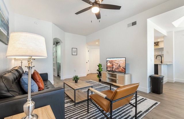 2BR CozySuites at Kierland Commons with pool #05