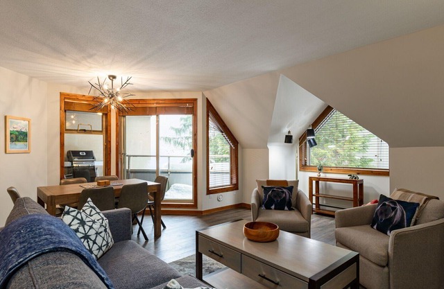 2BR | Gleneagle | King bed | Heated Floors | Golf Course Views | Wood Burning Fireplace
