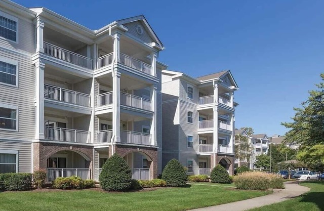 2br LO Condo with Picturesque River Scenery