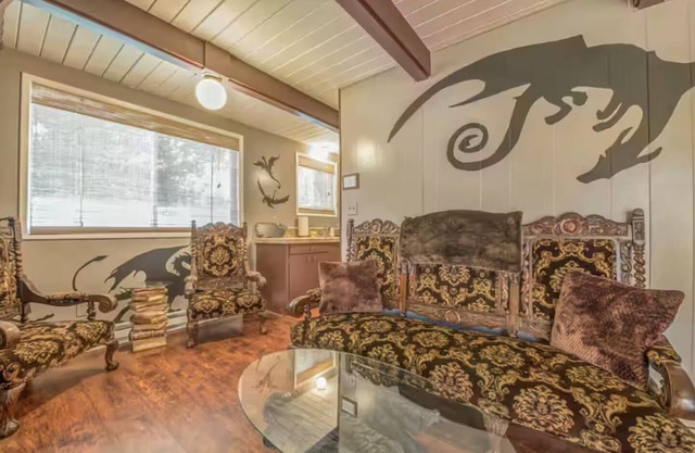 2BR Medieval Beach Villa - Walk to Beach - Pet-Friendly, Sleeps 7