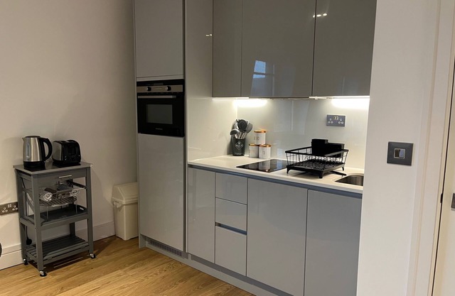2BR-Modern-FullKitchen-25minCentralLondon-Parking