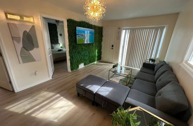 2BR Modern Home - Near WVU, Hospitals & Stadium