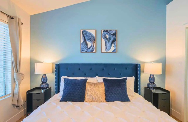TPC Dream: King Beds, Pools, Hot Tubs, Parking