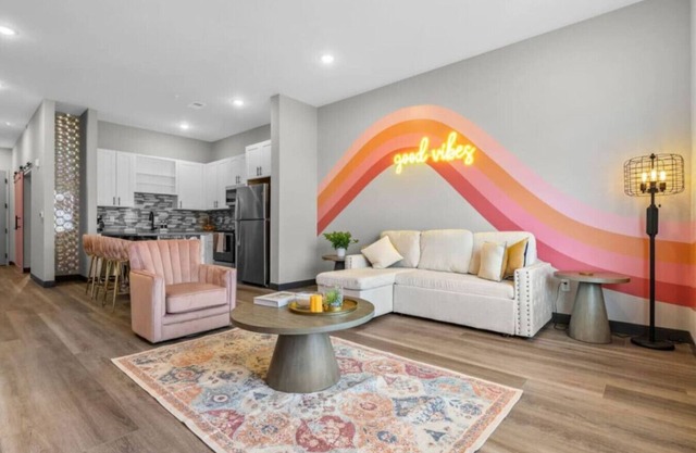 2BR Retreat, 8 Min from Broadway!