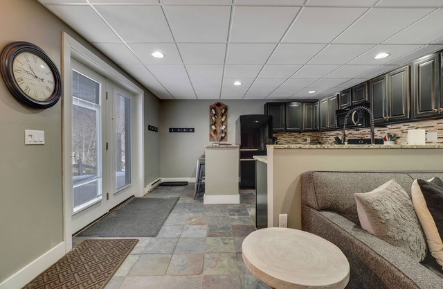 2BR Slopeside Disciples Village Condo - Increíble Ski In / Ski Out en Boyneland!