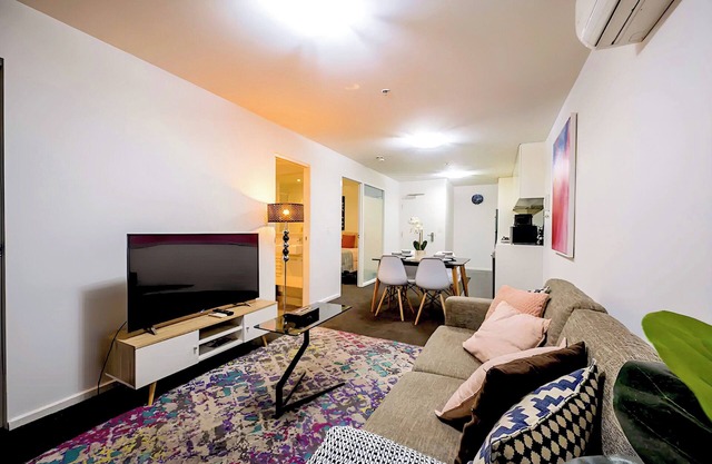 2Br Stay with Free Parking, Gym & Pool, near Crown Casino & Melbourne Skydeck