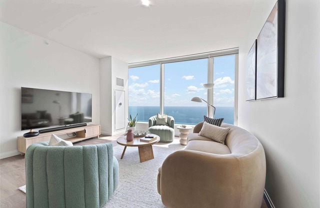 2BRs w/ Lakefront Views, Sleeps Large Groups