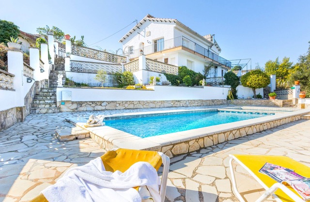 2TER01 - Casa de 3 habitaciones con piscina privada situada en una zona residencial muy tranquila a 7 kms de la playa de Lloret de Mar