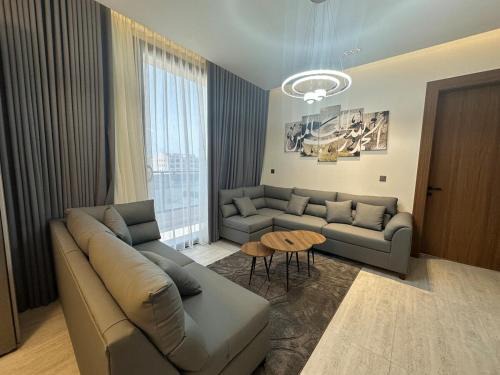 3 غرف شقة راقية قريب البحر 3 bedroom high end apartment