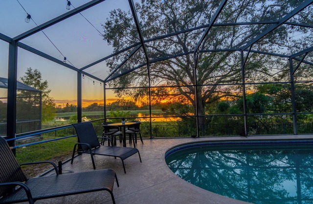 3/2 Family PARADISE Home @ ORLANDO with HEATED POOL / LAKE VIEW/GOLF COURSE !!