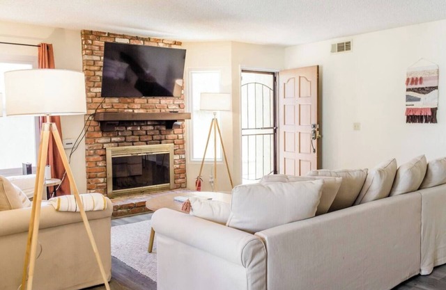 3 BD / Family Friendly / Great Location
