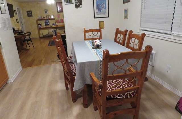3 bdrm family hm- sleeps 7 near beach & redwoods w/ jetted tub in Elk Valley