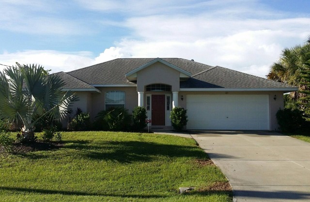 Casa de 3 recámaras con piscina, frente al primer hoyo, campo Long Marsh - Rotonda West Fl