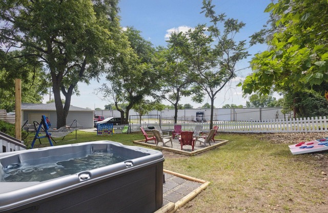 3 Beach Homes w/ Hot Tubs | Sleeps 40+ | Walkable