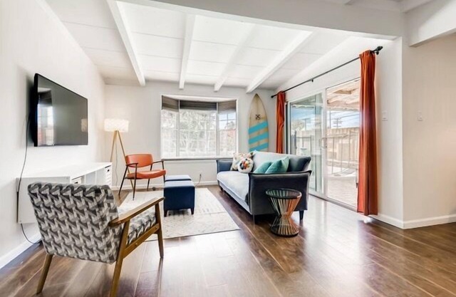 Casa recientemente remodelada de 3 habitaciones, 2 baños, con piscina climatizada y jacuzzi, ¡cerca de todo!