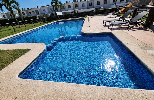 Casa amplia, En privada con alberca refrescante con 3 habitaciones y 2 baños