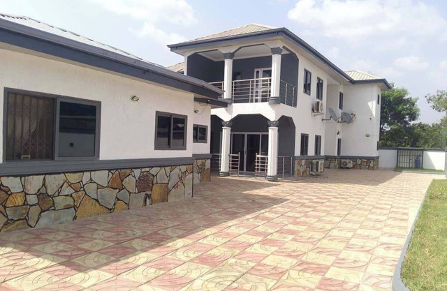Adenta-Accra - 3 Beds - Sleeps 6 - Private Parking