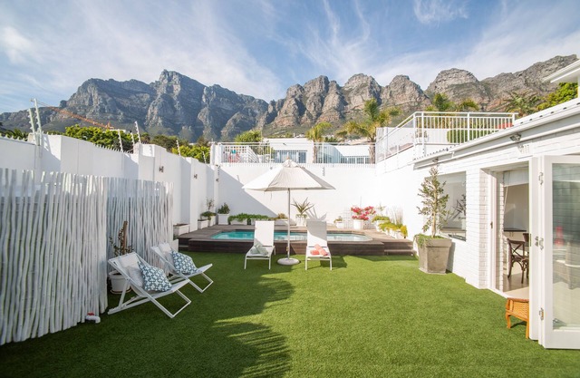 Villa de 3 dormitorios con piscina, jardín y vistas panorámicas de Table Mountain y el mar.