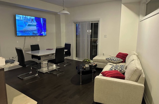 3-bedroom, 2.5 bathhouse in charming Blue Mountains Townhome with WiFi, AC