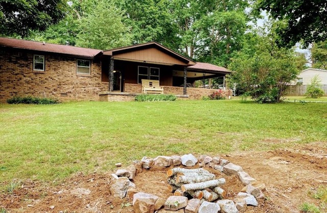 3 bedroom 2 bath ranch style house on 5 acres.....