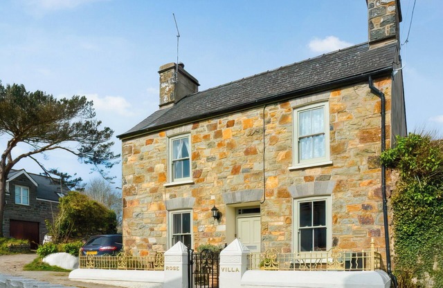 3 bedroom accommodation in Brynhenllan, Dinas Cross, Pembrokeshire