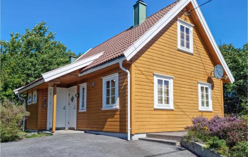 3 Bedroom Beautiful Home In Flekkerøy