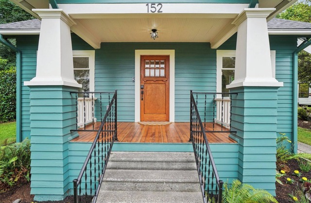 3 Bedroom - Beautifully Remodeled Bungalow - Extended Stays