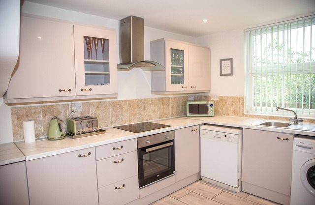 3 Bedroom Cosy and Spacious House for 6