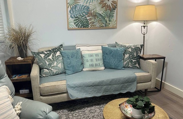 Charming 3-bedroom cottage in beautiful Melbourne with AC, WiFi