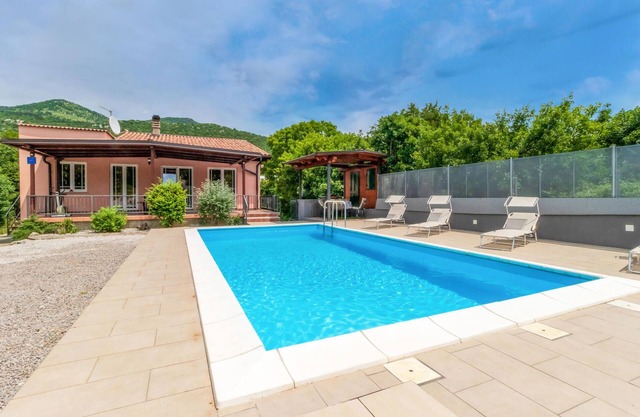 Preciosa casa en Hreljin con WiFi