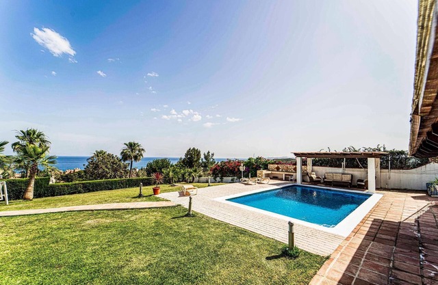 Preciosa casa en Estepona con piscina