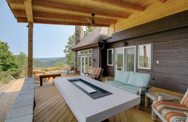 Spend Summer by the Mountains! 3 Bedroom home with Incredible Mountain Views